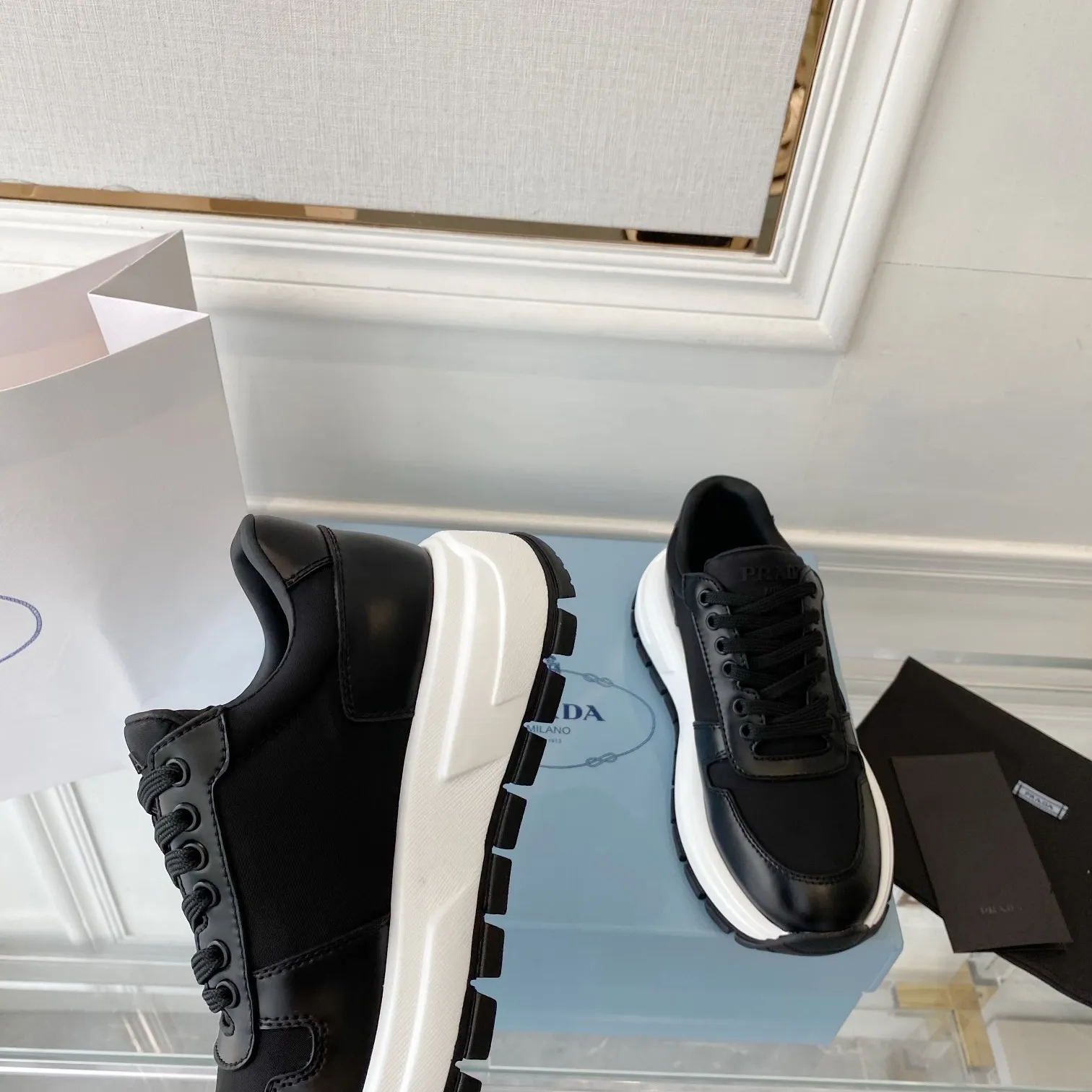 👟👟Ex-factory price 580👟👟 PRADA ²⁰²4 𝐬𝐬Prada’s new product comes with strength! ❣️Many Internet celebrities have the same style, fashionable and versatile nice items, original shoes are developed and purchased from Italian counters, and are reproduced 1:1 according to the original taste. This year’s theme is not to be defined, embodying texture through simplicity💛From thick-soled sneakers to zigzag short boots to 2024 flat shoes, everything reveals a sure-fire momentum...combining gentleness and handsomeness, the finishing touch for women❤️ The top-grade open-edge beaded cowhide with imported cowhide triangle logo is consistent with the original version, the wear-resistant and ultra-light two-color outsole, and the sheepskin lining are breathable and comfortable. ⚛Size: Women's 34-40 ⚛Size: Men's 39-45 Original packaging accessories. ⚛